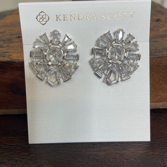 NWT Kendra Scott Silver Jentry Stud Earrings in Lustre Glass! - Picture 3 of 4